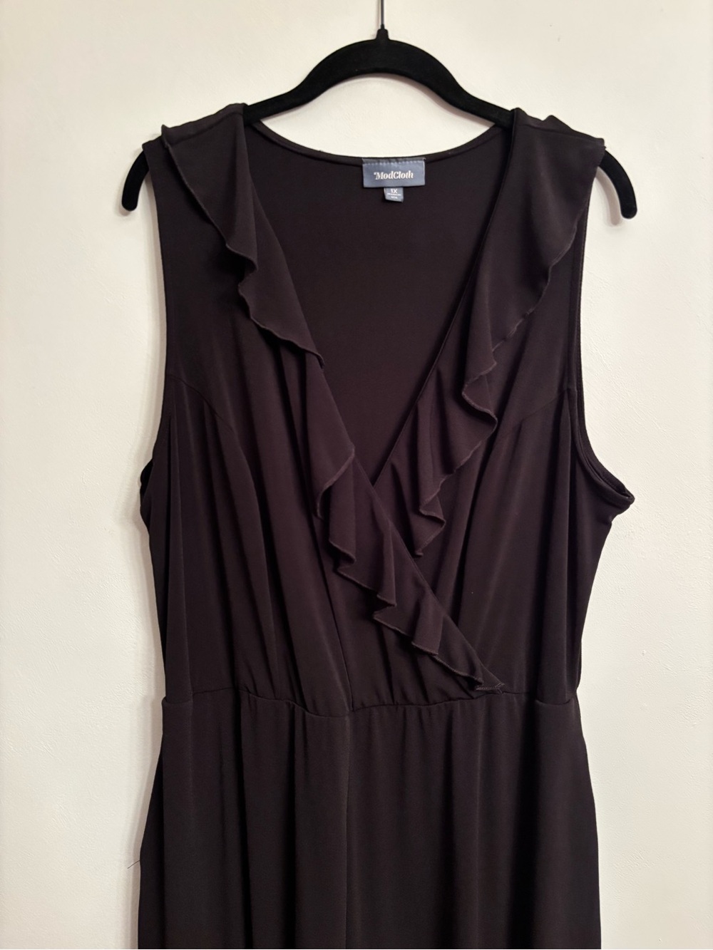 ModCloth Sleeveless Ruffle V-Neck Jumpsuit - Picture 2 of 8